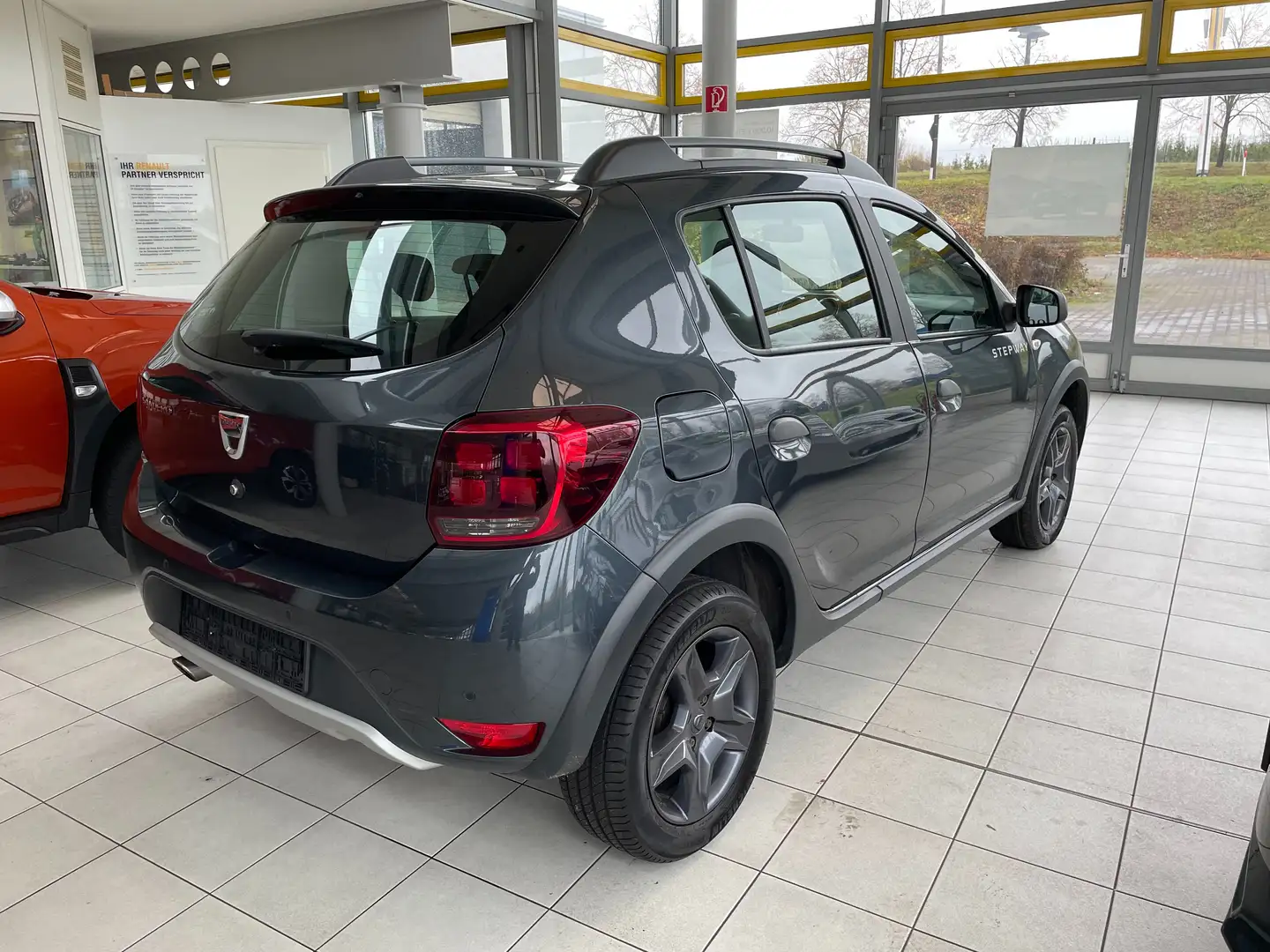 Left hand drive DACIA SANDERO STEPWAY Stepway Celebration TCE 90 EASY-R